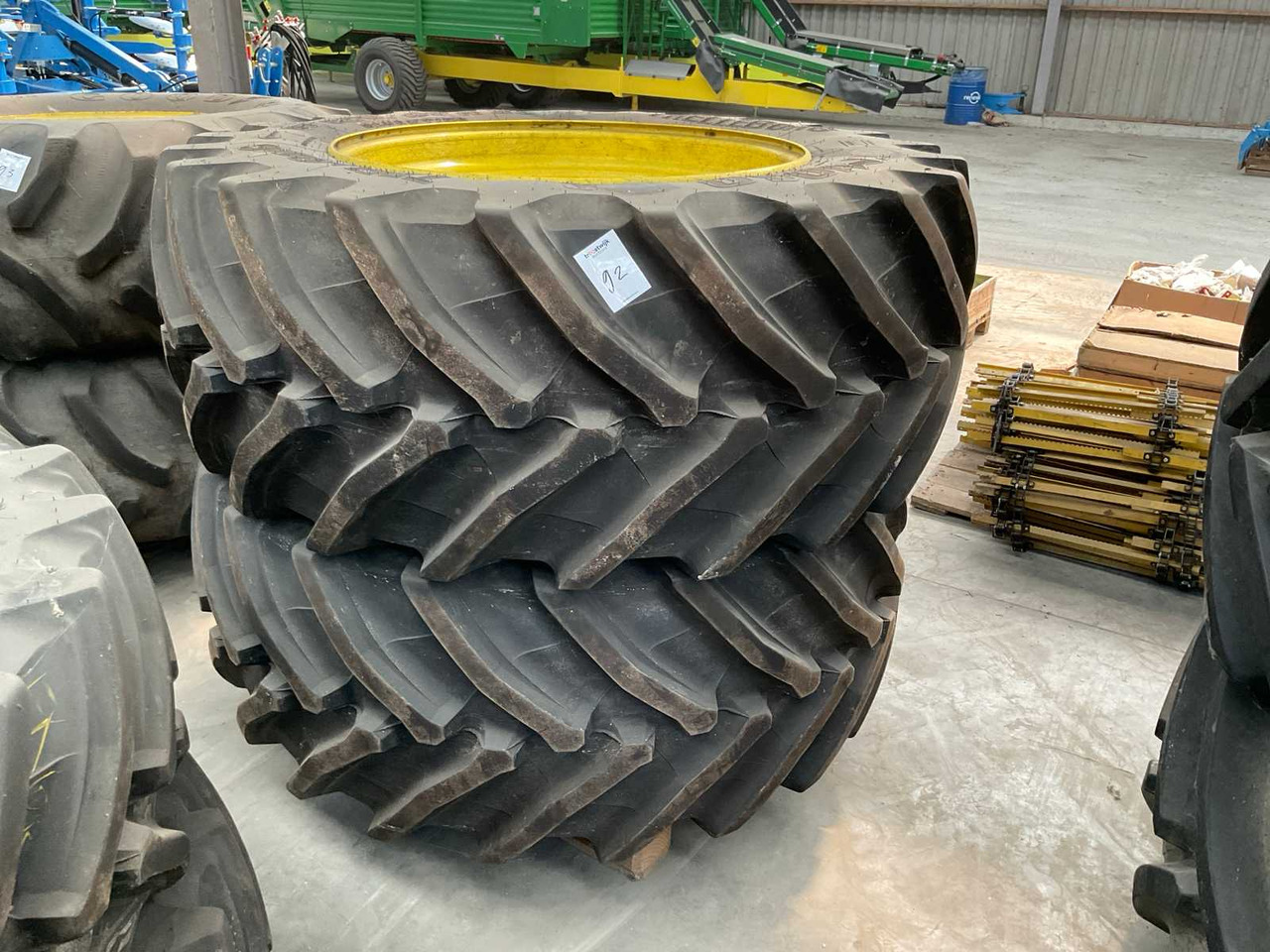 Trelleborg TM1060 - الإطارات والجنوط - جرار: صورة 1 Trelleborg TM1060 - الإطارات والجنوط - جرار: صورة 1