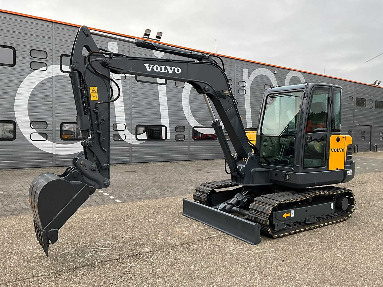 Volvo EC60C - حفار زحاف: صورة 1 Volvo EC60C - حفار زحاف: صورة 1