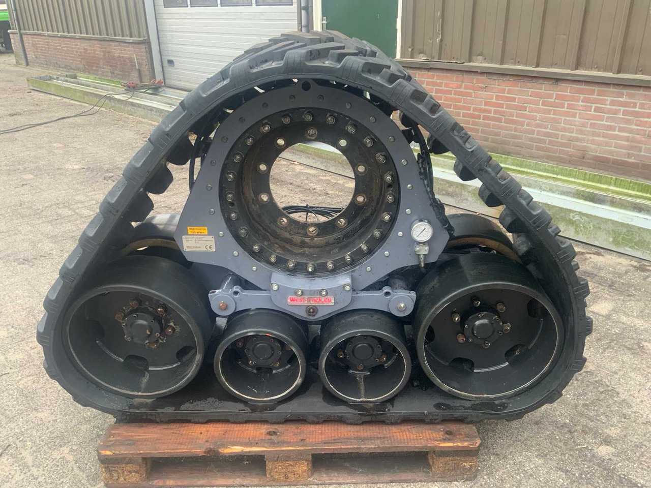 West-track D19X128X34 - جرار: صورة 1 West-track D19X128X34 - جرار: صورة 1