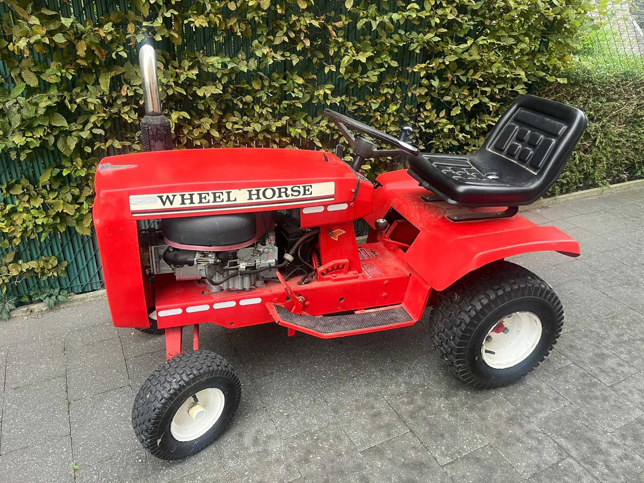 Wheel Horse  - جزازة أعشاب الحدائق: صورة 1 Wheel Horse  - جزازة أعشاب الحدائق: صورة 1