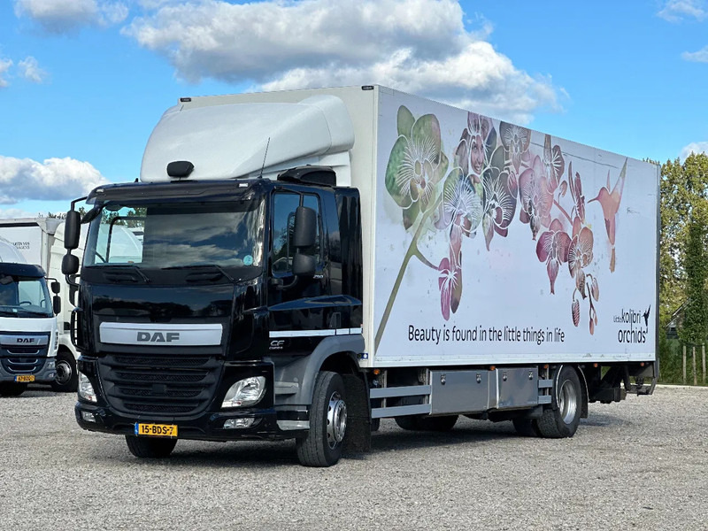 DAF CF 290 CF 290.18. EURO6. Geïsoleerde opbouw. - شاحنة مقفلة: صورة 1 DAF CF 290 CF 290.18. EURO6. Geïsoleerde opbouw. - شاحنة مقفلة: صورة 1