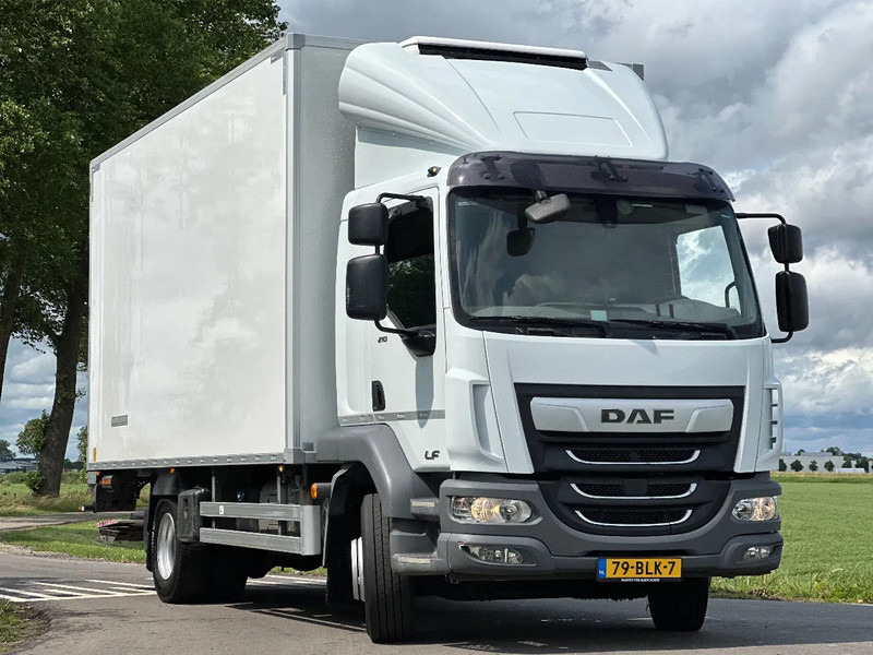 DAF LF 210 LF210.14. EURO6. 2018. KOELBAKWAGEN MET LAADKLEP 2000kg - شاحنة الفريزر: صورة 2 DAF LF 210 LF210.14. EURO6. 2018. KOELBAKWAGEN MET LAADKLEP 2000kg - شاحنة الفريزر: صورة 2