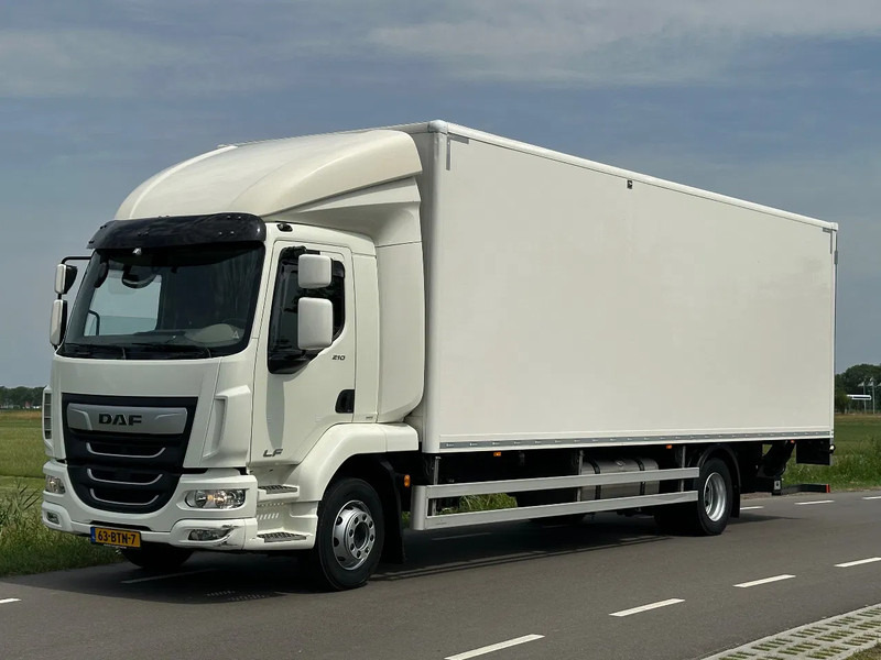 DAF LF 210 LF210.14. EURO6. 2022. 183401km 805x248x248. Bakwagen met Laadklep 2500kg - شاحنة مقفلة: صورة 1 DAF LF 210 LF210.14. EURO6. 2022. 183401km 805x248x248. Bakwagen met Laadklep 2500kg - شاحنة مقفلة: صورة 1