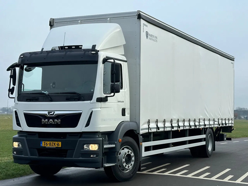 MAN TGM TGM. 15.250. EURO6. 2020. Schuifzeil Bakwagen met Laadklep 990x248x270 - شاحنة ستارة: صورة 1 MAN TGM TGM. 15.250. EURO6. 2020. Schuifzeil Bakwagen met Laadklep 990x248x270 - شاحنة ستارة: صورة 1