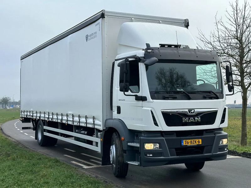 MAN TGM TGM. 15.250. EURO6. 2020. Schuifzeil Bakwagen met Laadklep 990x248x270 - شاحنة ستارة: صورة 2 MAN TGM TGM. 15.250. EURO6. 2020. Schuifzeil Bakwagen met Laadklep 990x248x270 - شاحنة ستارة: صورة 2