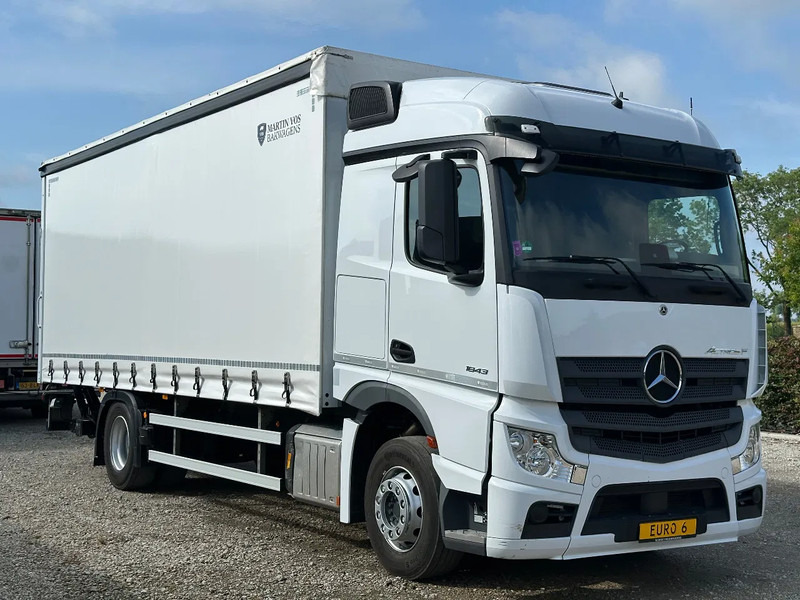 Mercedes-Benz Actros 1843 ACTROS 1843L 2022. 183432km Schuifzeil met Laadklep 2000kg - شاحنة ستارة: صورة 2 Mercedes-Benz Actros 1843 ACTROS 1843L 2022. 183432km Schuifzeil met Laadklep 2000kg - شاحنة ستارة: صورة 2