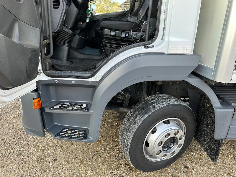Mercedes-Benz Atego ATEGO1218 GEISOLEERDE OPBOUW 620x247x260! 2000kg Laadklep. - شاحنة مقفلة: صورة 5 Mercedes-Benz Atego ATEGO1218 GEISOLEERDE OPBOUW 620x247x260! 2000kg Laadklep. - شاحنة مقفلة: صورة 5