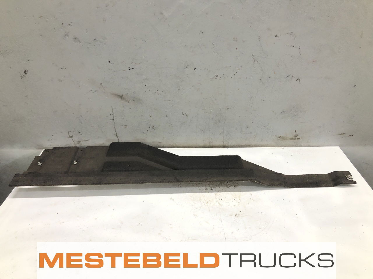 DAF Geluidsafschermkap links boven - إطار/ شاسيه - شاحنة: صورة 1 DAF Geluidsafschermkap links boven - إطار/ شاسيه - شاحنة: صورة 1