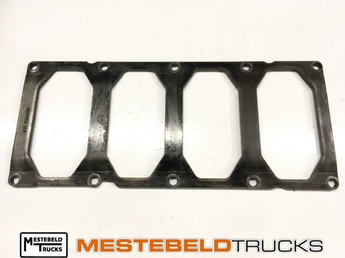 Iveco Versterkingsplaat carterpan  - حوض الزيت - شاحنة: صورة 1 Iveco Versterkingsplaat carterpan  - حوض الزيت - شاحنة: صورة 1