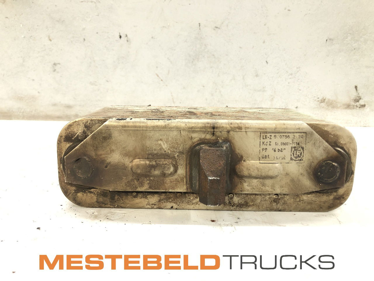 MAN Oliekoeler D2840 LF 04 - محرك - شاحنة: صورة 4 MAN Oliekoeler D2840 LF 04 - محرك - شاحنة: صورة 4