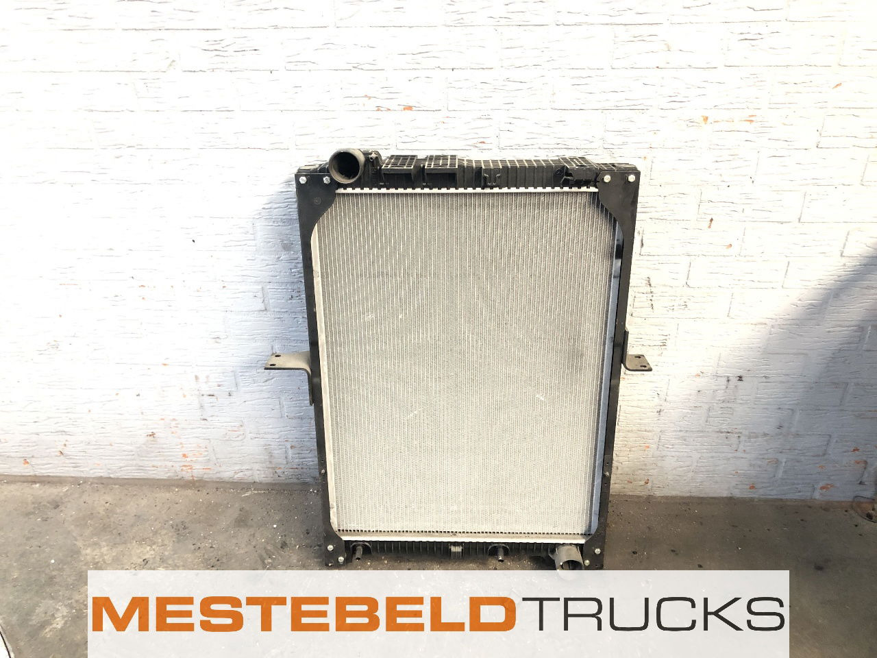Mercedes-Benz Radiateur - نظام التبريد - شاحنة: صورة 2 Mercedes-Benz Radiateur - نظام التبريد - شاحنة: صورة 2