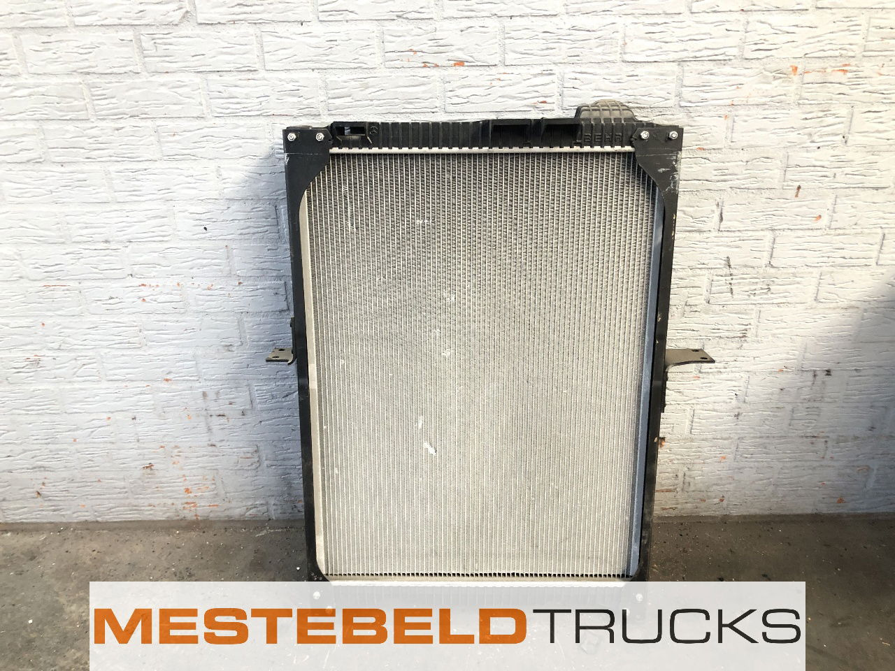 Mercedes-Benz Radiateur - نظام التبريد - شاحنة: صورة 1 Mercedes-Benz Radiateur - نظام التبريد - شاحنة: صورة 1