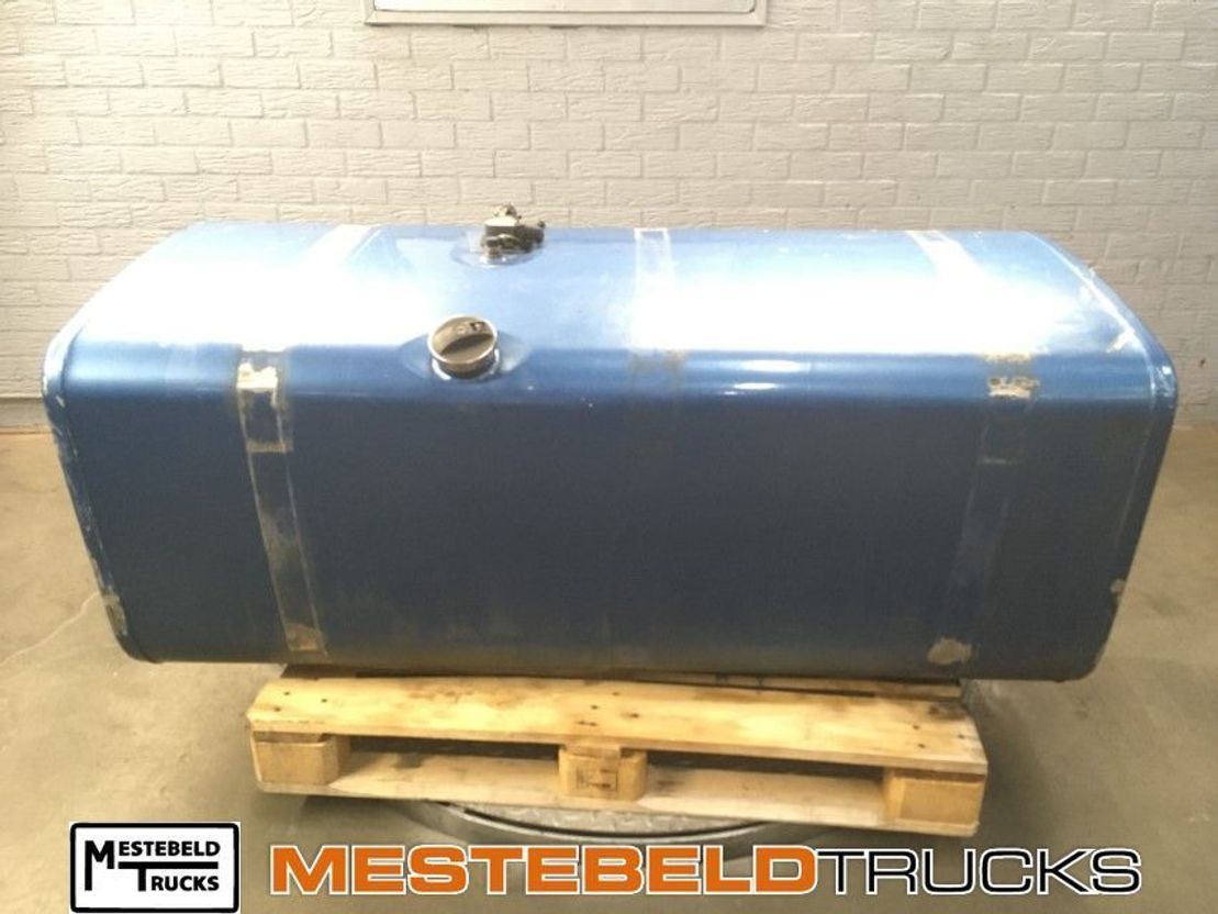 Scania Brandstoftank alu 700 liter - نظام الوقود - شاحنة التوصيل: صورة 1 Scania Brandstoftank alu 700 liter - نظام الوقود - شاحنة التوصيل: صورة 1