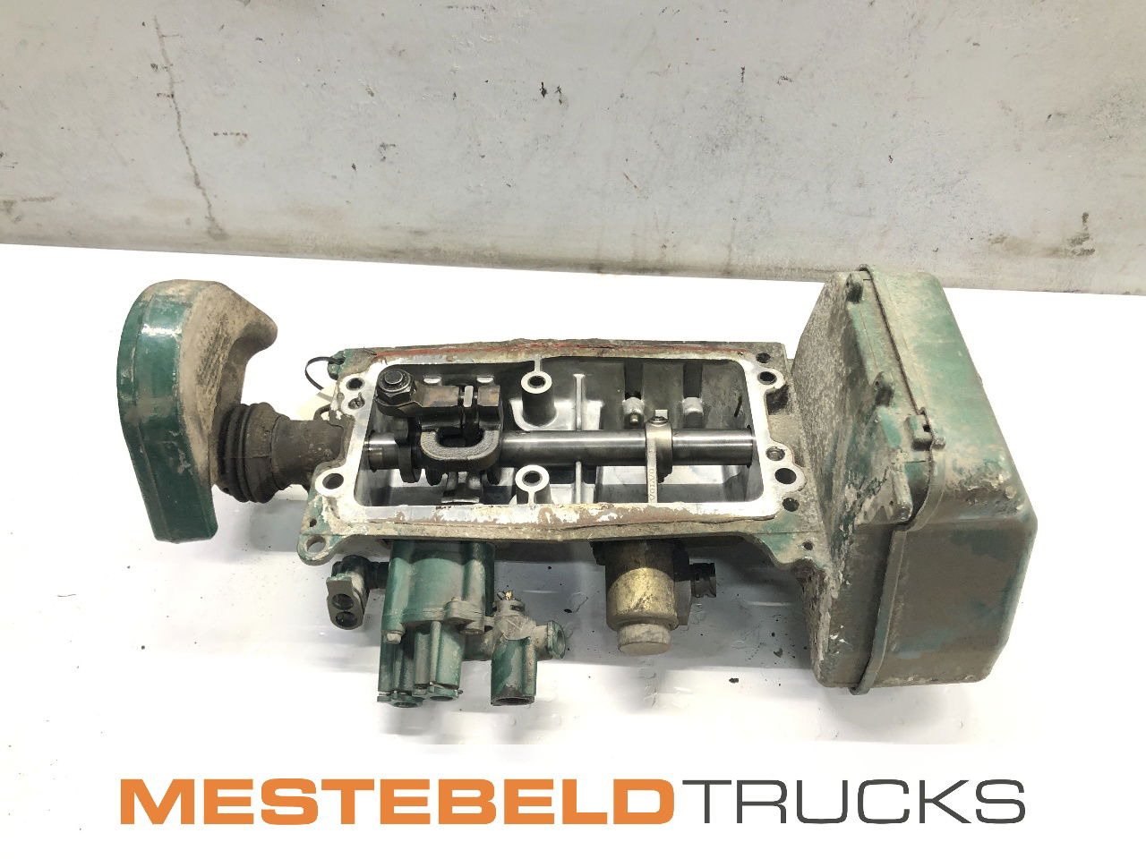 Volvo Schakeldeksel FH12 - علبة التروس و قطع الغيار - شاحنة: صورة 1 Volvo Schakeldeksel FH12 - علبة التروس و قطع الغيار - شاحنة: صورة 1