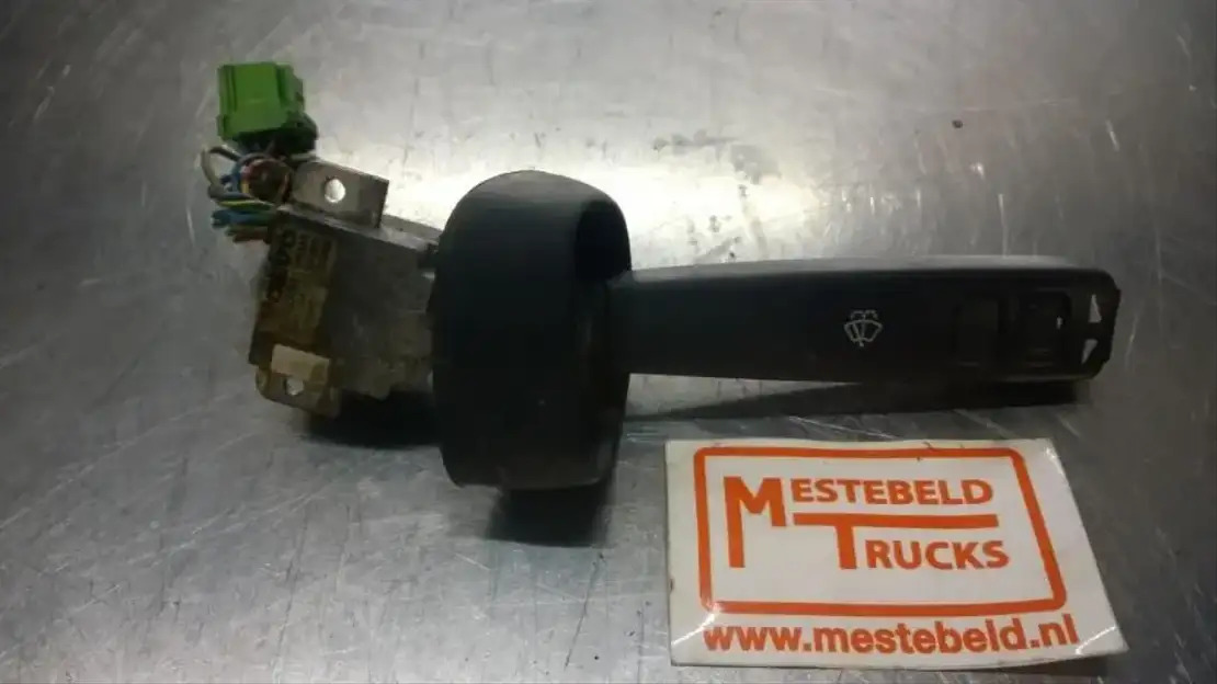 Volvo Stuurschakelaar ruitenwisser - الكابينة والداخلية - شاحنة: صورة 1 Volvo Stuurschakelaar ruitenwisser - الكابينة والداخلية - شاحنة: صورة 1