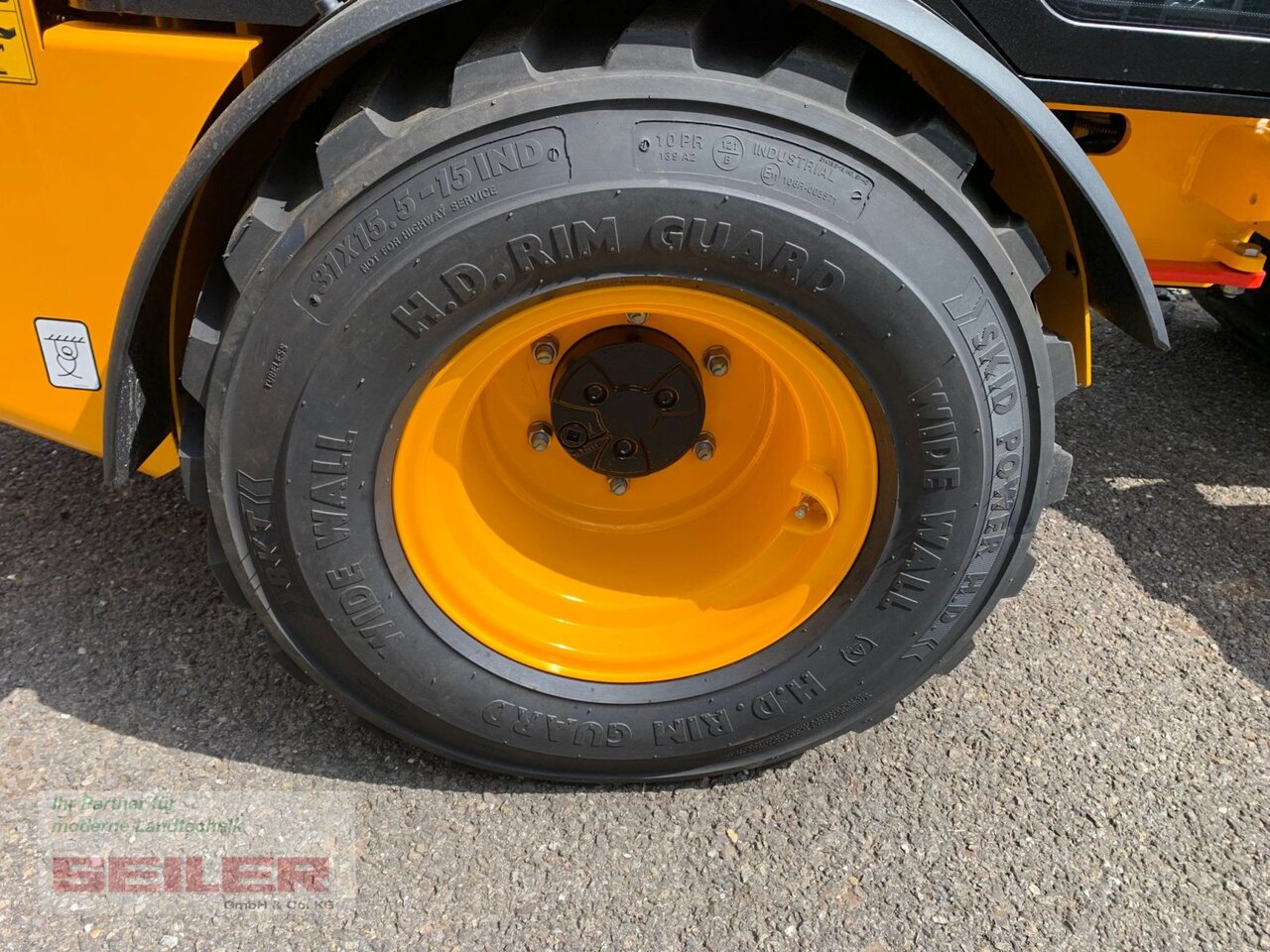 JCB 403 Agri Plus - لودر مفصلي صغير: صورة 4 JCB 403 Agri Plus - لودر مفصلي صغير: صورة 4