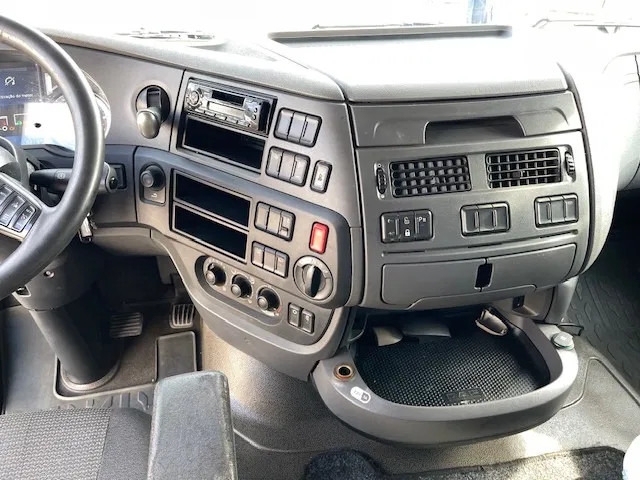 Interior photo 2: وحدة جر DAF XF 106.510 Retarder