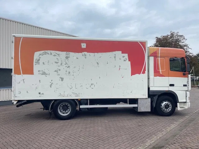 DAF XF 95.380 Euro 2 Manual-Gear - شاحنة مقفلة: صورة 2 DAF XF 95.380 Euro 2 Manual-Gear - شاحنة مقفلة: صورة 2
