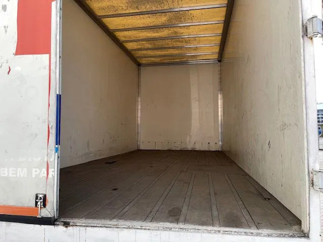 DAF XF 95.380 Euro 2 Manual-Gear - شاحنة مقفلة: صورة 5 DAF XF 95.380 Euro 2 Manual-Gear - شاحنة مقفلة: صورة 5