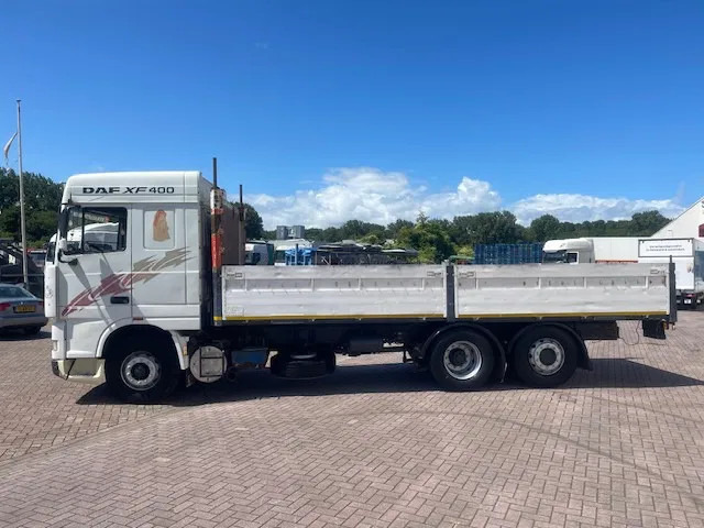 DAF XF 95 8 Tires (6x2) euro 2 - شاحنات مسطحة: صورة 4 DAF XF 95 8 Tires (6x2) euro 2 - شاحنات مسطحة: صورة 4
