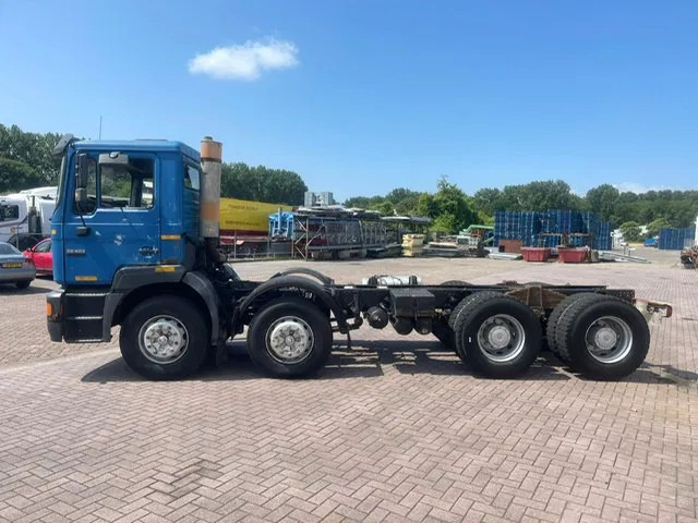 MAN 32.403 8x4 chassis Manual Full Steel - شاحنة هيكل كابينة: صورة 2 MAN 32.403 8x4 chassis Manual Full Steel - شاحنة هيكل كابينة: صورة 2