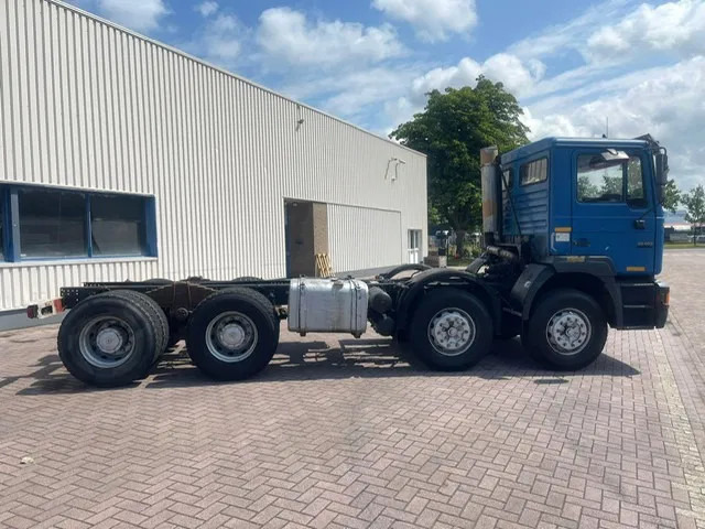 MAN 32.403 8x4 chassis Manual Full Steel - شاحنة هيكل كابينة: صورة 3 MAN 32.403 8x4 chassis Manual Full Steel - شاحنة هيكل كابينة: صورة 3