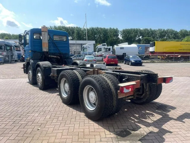 MAN 32.403 8x4 chassis Manual Full Steel - شاحنة هيكل كابينة: صورة 4 MAN 32.403 8x4 chassis Manual Full Steel - شاحنة هيكل كابينة: صورة 4