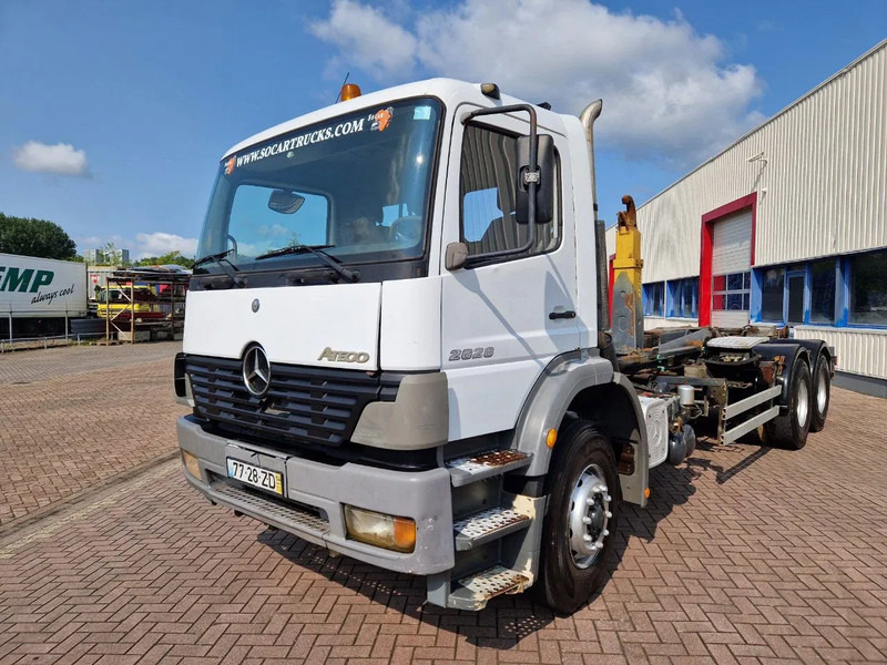 Mercedes-Benz Atego 2628 6x4 Euro 3 Manual Gear full steel suspension - شاحنة ذات خطاف: صورة 2 Mercedes-Benz Atego 2628 6x4 Euro 3 Manual Gear full steel suspension - شاحنة ذات خطاف: صورة 2