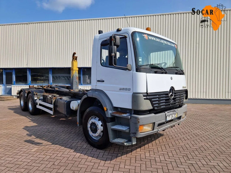 Mercedes-Benz Atego 2628 6x4 Euro 3 Manual Gear full steel suspension - شاحنة ذات خطاف: صورة 1 Mercedes-Benz Atego 2628 6x4 Euro 3 Manual Gear full steel suspension - شاحنة ذات خطاف: صورة 1