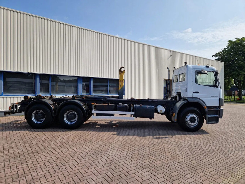 Mercedes-Benz Atego 2628 6x4 Euro 3 Manual Gear full steel suspension - شاحنة ذات خطاف: صورة 4 Mercedes-Benz Atego 2628 6x4 Euro 3 Manual Gear full steel suspension - شاحنة ذات خطاف: صورة 4
