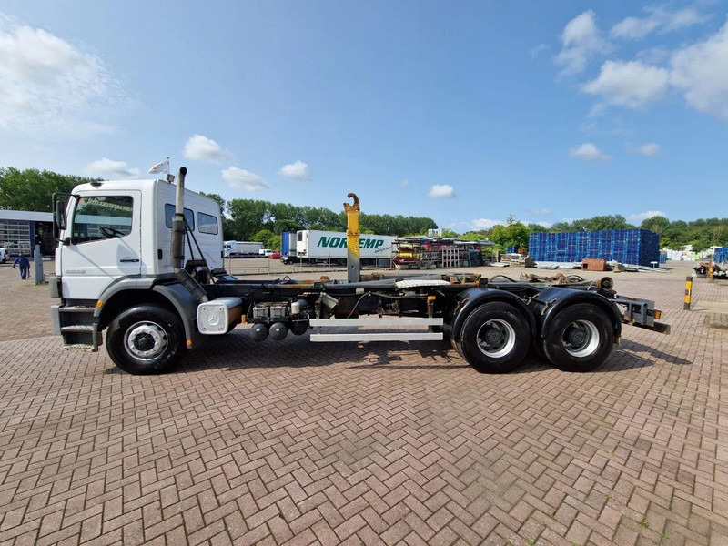 Mercedes-Benz Atego 2628 6x4 Euro 3 Manual Gear full steel suspension - شاحنة ذات خطاف: صورة 5 Mercedes-Benz Atego 2628 6x4 Euro 3 Manual Gear full steel suspension - شاحنة ذات خطاف: صورة 5