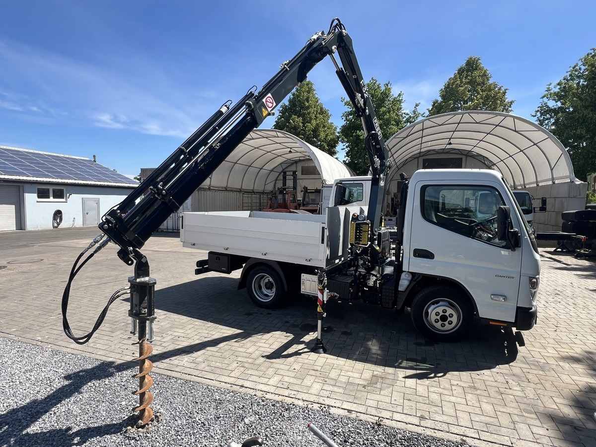 FUSO 3S15 Alu Pritsche 2.80m Ladekran Bohrgerät - شاحنة مفتوحة: صورة 1 FUSO 3S15 Alu Pritsche 2.80m Ladekran Bohrgerät - شاحنة مفتوحة: صورة 1