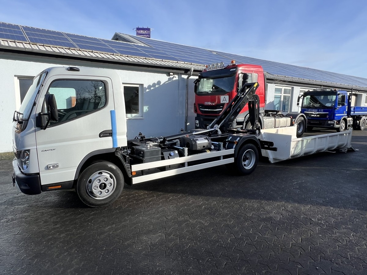 FUSO Canter FUSO 7C18 City Abrollkipper Miete - شاحنة ذات خطاف: صورة 3 FUSO Canter FUSO 7C18 City Abrollkipper Miete - شاحنة ذات خطاف: صورة 3