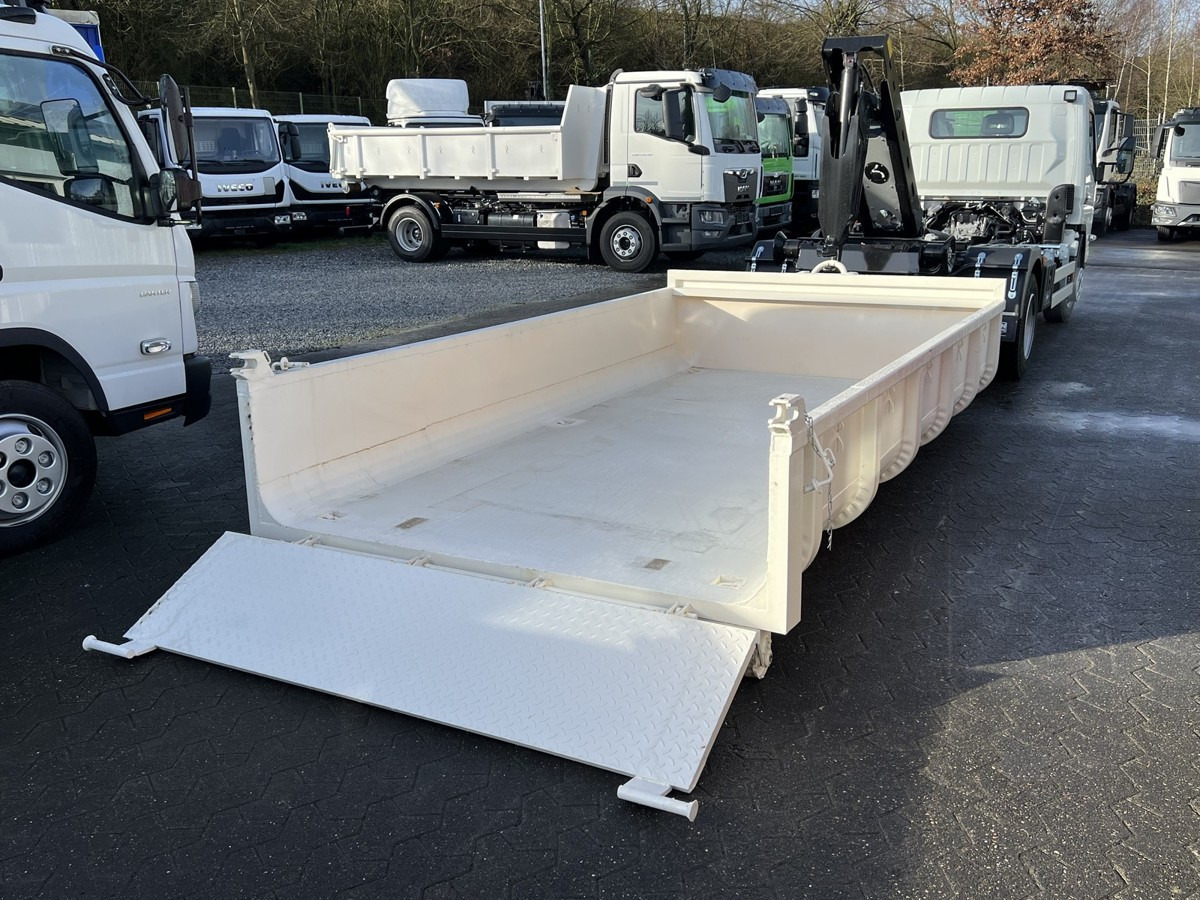 FUSO Canter FUSO 7C18 City Abrollkipper Miete - شاحنة ذات خطاف: صورة 4 FUSO Canter FUSO 7C18 City Abrollkipper Miete - شاحنة ذات خطاف: صورة 4