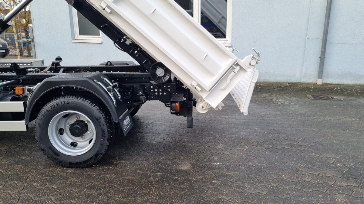 FUSO FUSO 9C18 40km/h City Abrollkipper WLF Swiss CH - شاحنة ذات خطاف: صورة 4 FUSO FUSO 9C18 40km/h City Abrollkipper WLF Swiss CH - شاحنة ذات خطاف: صورة 4