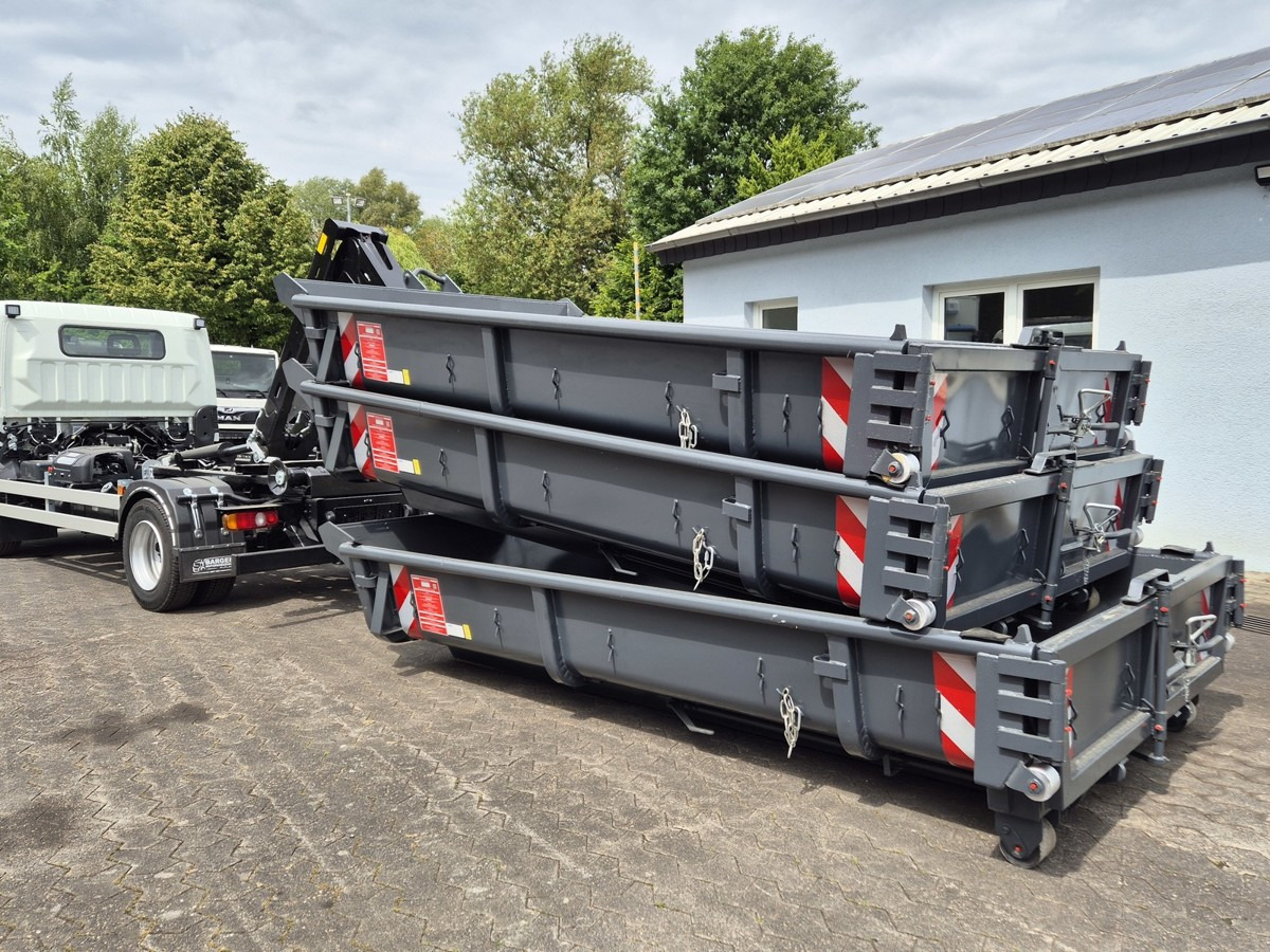 FUSO FUSO 9C18 40km/h City Abrollkipper WLF Swiss CH - شاحنة ذات خطاف: صورة 2 FUSO FUSO 9C18 40km/h City Abrollkipper WLF Swiss CH - شاحنة ذات خطاف: صورة 2