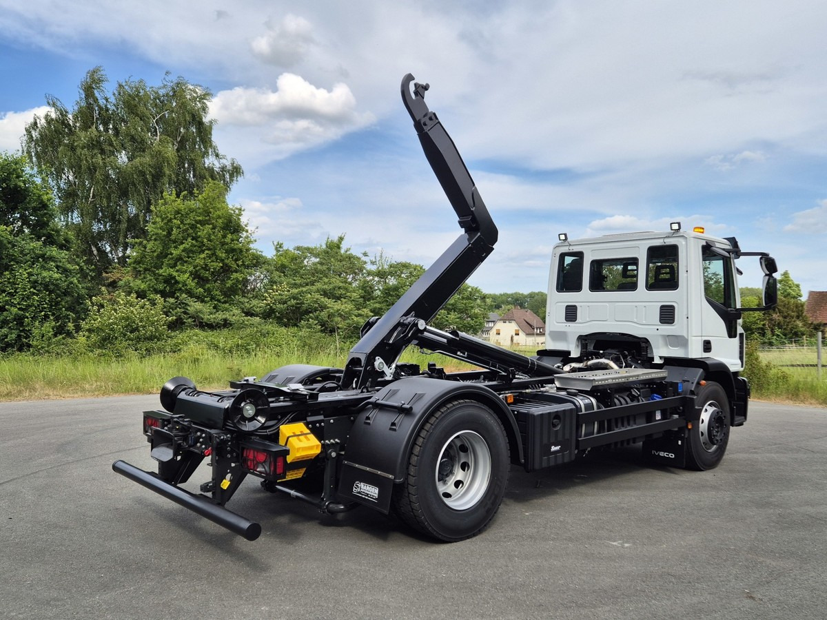 IVECO Euro Cargo 180E32 4x2 Abrollkipper Teleskoparm - شاحنة ذات خطاف: صورة 4 IVECO Euro Cargo 180E32 4x2 Abrollkipper Teleskoparm - شاحنة ذات خطاف: صورة 4