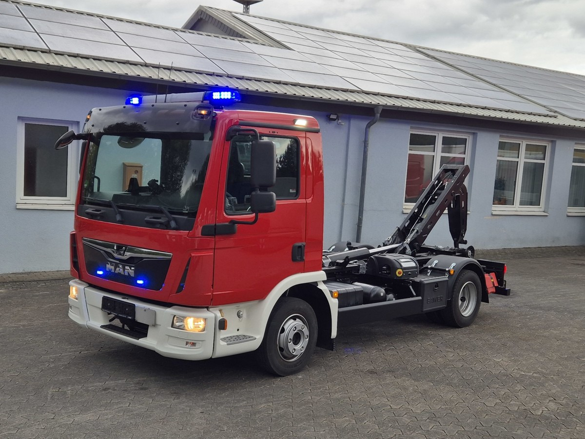 MAN TGL 8.190 Feuerwehrfahrzeug City Abrollkipper - شاحنة ذات خطاف: صورة 1 MAN TGL 8.190 Feuerwehrfahrzeug City Abrollkipper - شاحنة ذات خطاف: صورة 1