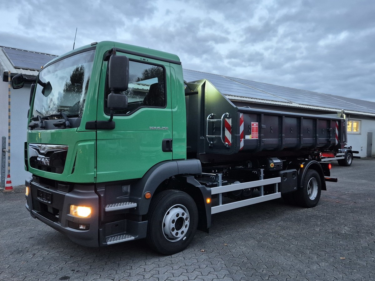 MAN TGM 15.250 Abrollkipper Multi Haken 900-1570mm - شاحنة ذات خطاف: صورة 1 MAN TGM 15.250 Abrollkipper Multi Haken 900-1570mm - شاحنة ذات خطاف: صورة 1