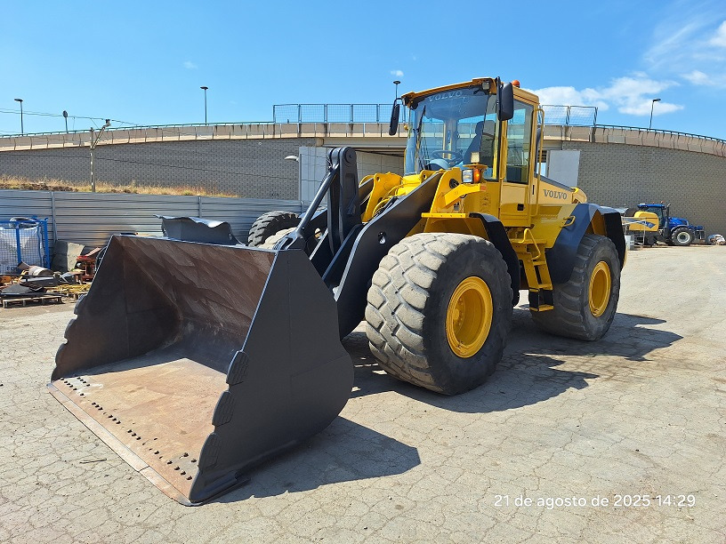 VOLVO L120E - اللودر بعجل: صورة 2 VOLVO L120E - اللودر بعجل: صورة 2