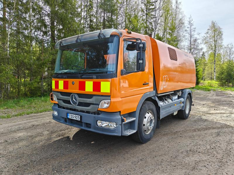 Bucher Cityfant 60 MB Atego - سياره كنس شوارع: صورة 2 Bucher Cityfant 60 MB Atego - سياره كنس شوارع: صورة 2