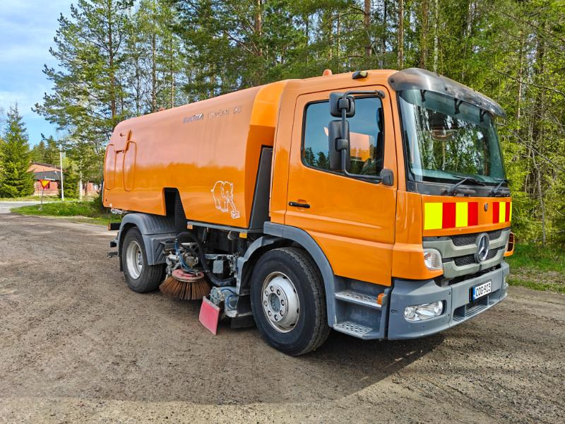 Bucher Cityfant 60 MB Atego - سياره كنس شوارع: صورة 1 Bucher Cityfant 60 MB Atego - سياره كنس شوارع: صورة 1