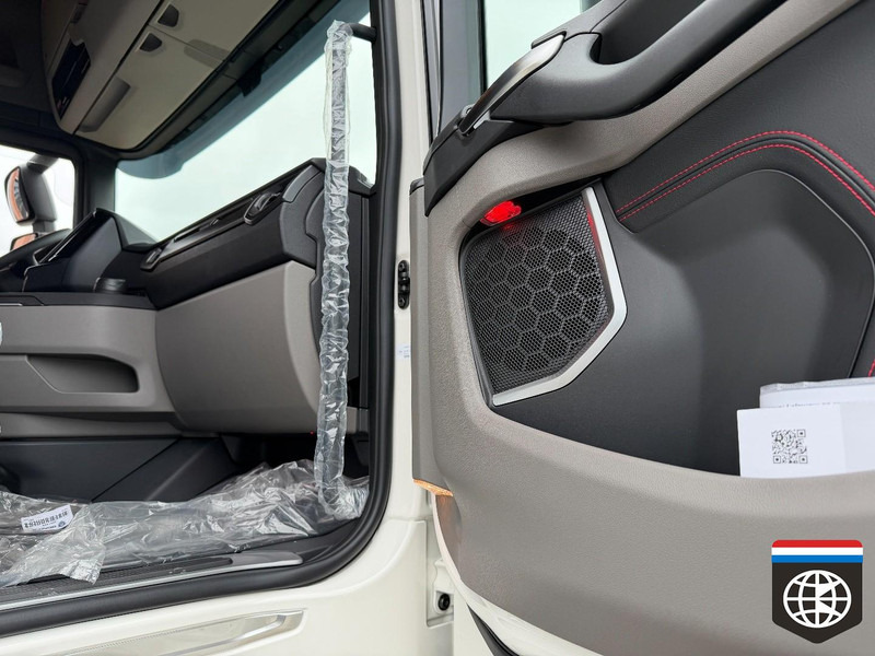 Scania 590 S 6X2/4 - Full air - Retarder PTO - SLIDE fifth wheel - King of the Road - وحدة جر: صورة 4 Scania 590 S 6X2/4 - Full air - Retarder PTO - SLIDE fifth wheel - King of the Road - وحدة جر: صورة 4