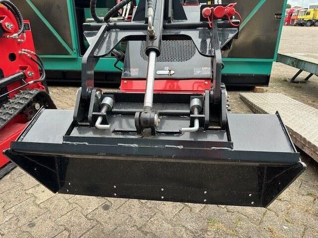 Compaktlader, Schaufel, S.W.S., 3. Steuerkreis - اللودر المجنزر: صورة 5 Compaktlader, Schaufel, S.W.S., 3. Steuerkreis - اللودر المجنزر: صورة 5