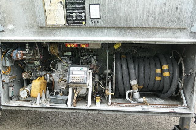 نصف مقطورة صهريج Kässbohrer STH 34/10-24/Tank 34.000 ltr./Unterbefüll./Pumpe: صورة 7