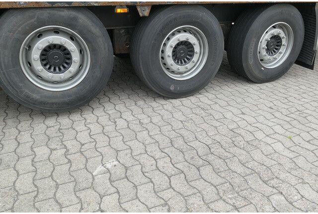 نصف مقطورة صندوق مغلق Krone SD, Schlüssellochblech, Luft-Lift, SAF-Achsen: صورة 11 نصف مقطورة صندوق مغلق Krone SD, Schlüssellochblech, Luft-Lift, SAF-Achsen: صورة 11