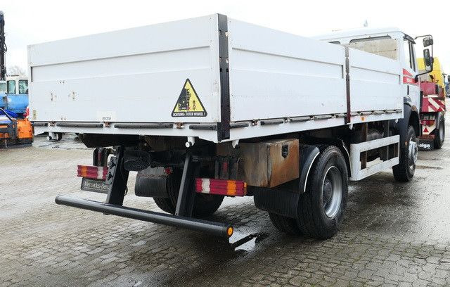 Mercedes-Benz 1824 AK 4x4, Allrad, AHK, Blattfederung, 168tkm - شاحنات مسطحة: صورة 5 Mercedes-Benz 1824 AK 4x4, Allrad, AHK, Blattfederung, 168tkm - شاحنات مسطحة: صورة 5
