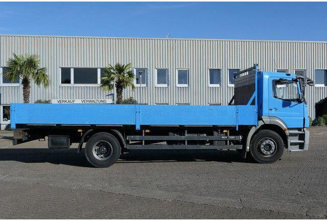 Mercedes-Benz 1824 L Axor 4x2, 3. Sitz, AHK, Gerüstbau, Klima - شاحنات مسطحة: صورة 4 Mercedes-Benz 1824 L Axor 4x2, 3. Sitz, AHK, Gerüstbau, Klima - شاحنات مسطحة: صورة 4