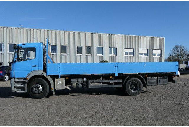 Mercedes-Benz 1824 L Axor 4x2, 3. Sitz, AHK, Gerüstbau, Klima - شاحنات مسطحة: صورة 2 Mercedes-Benz 1824 L Axor 4x2, 3. Sitz, AHK, Gerüstbau, Klima - شاحنات مسطحة: صورة 2