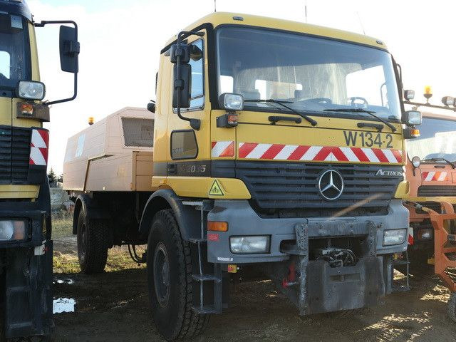 Mercedes-Benz 2035 AK Actros 4x4, Kehrmaschine Schmidt, Allrad - سياره كنس شوارع: صورة 4 Mercedes-Benz 2035 AK Actros 4x4, Kehrmaschine Schmidt, Allrad - سياره كنس شوارع: صورة 4